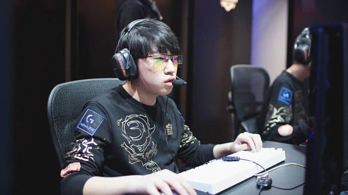 展示了他个 展示了他个