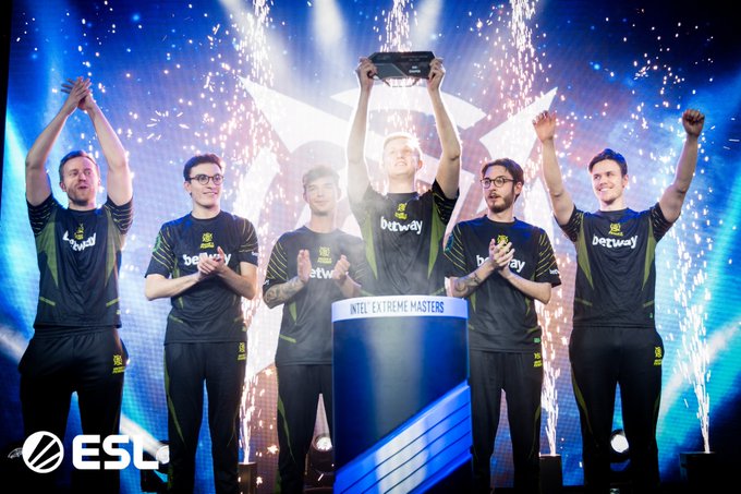 成为焦点 成为焦点